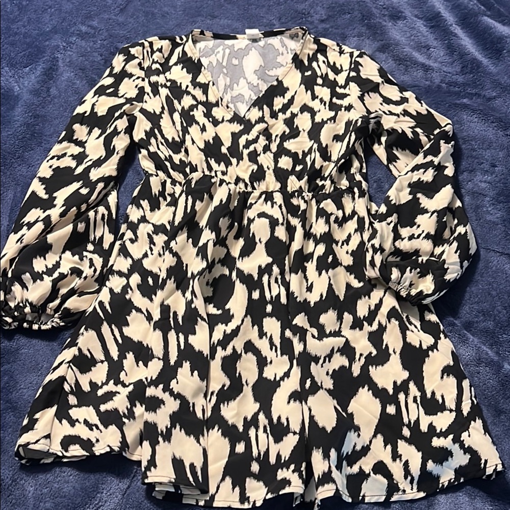 SHEIN Black and Cream Abstract Dress